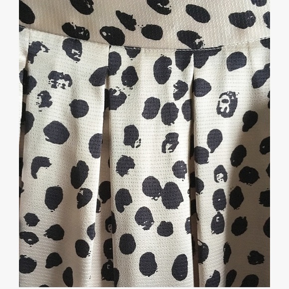 Spotted Silky Pleated Skirt - Picture 3 of 3